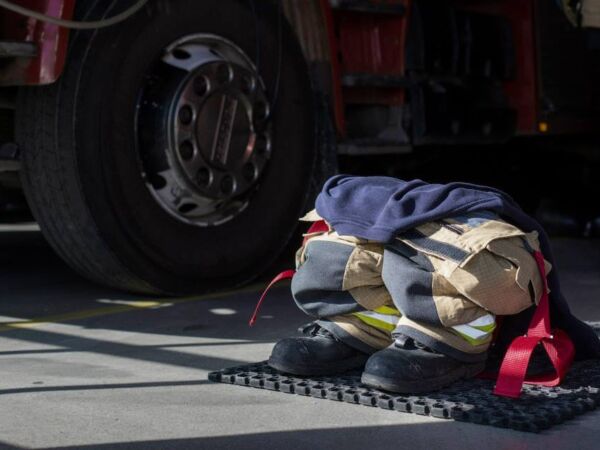 Bukser og støvler klar til udrykning